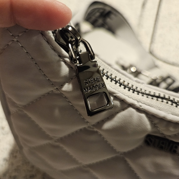 NWT Steve Madden 2 Pc Grey Quilted Convertable Crossbody Women's Bag - Picture 11 of 12